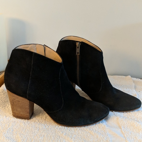 Club Monaco black suede side 9 zipper ankle Size 9 - Picture 11 of 16